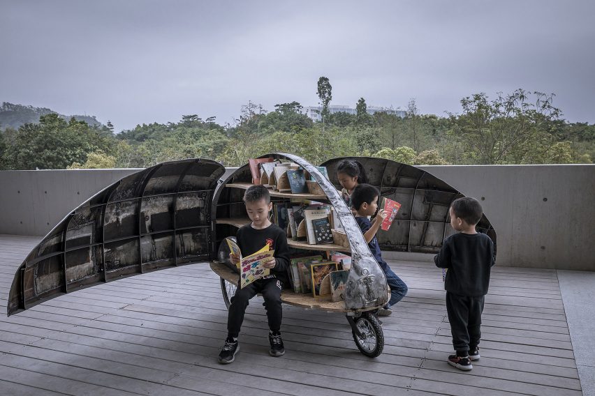 LUO Studio designs a children's microlibrary from recycled abandoned bicycles
