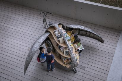LUO Studio designs a children's micro library from recycled abandoned bicycles