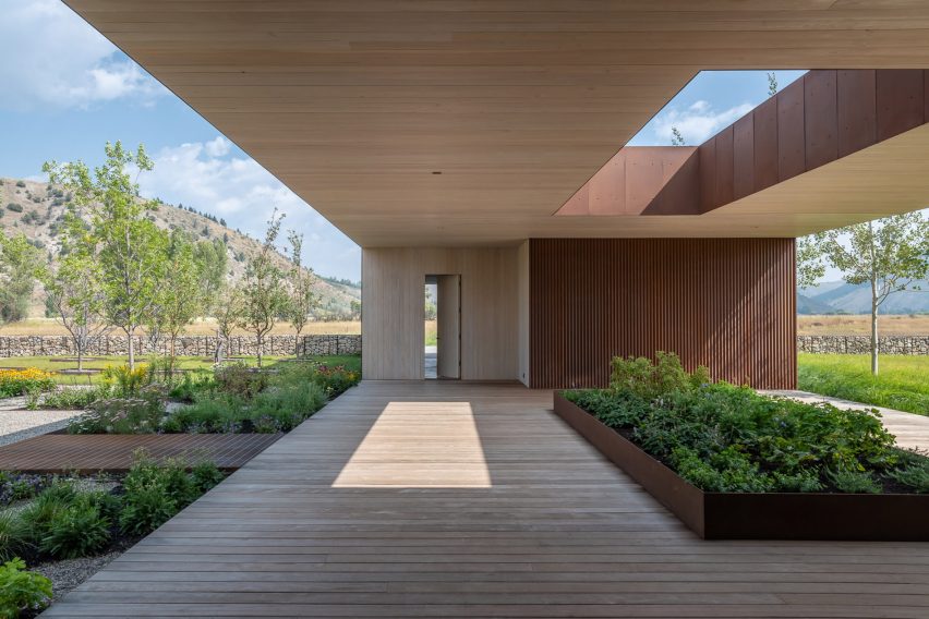 Dogtrot Residence in Jackson Hole, Wyoming by Carney Logan Burke