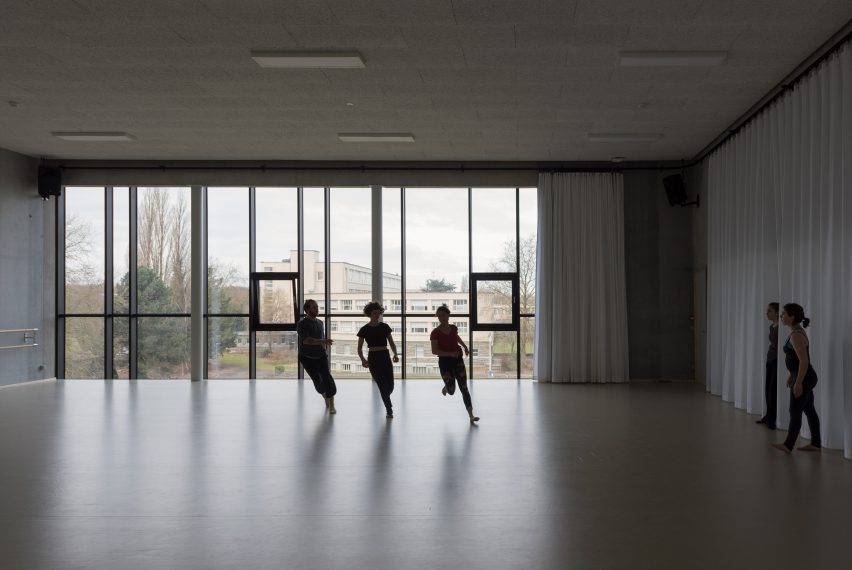 ESAC Circus School by Daniel Delgoffe