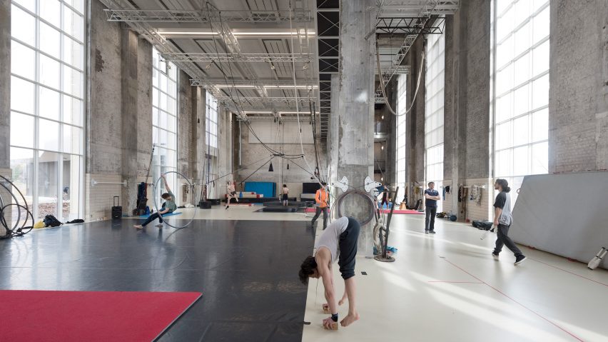ESAC Circus School by Daniel Delgoffe