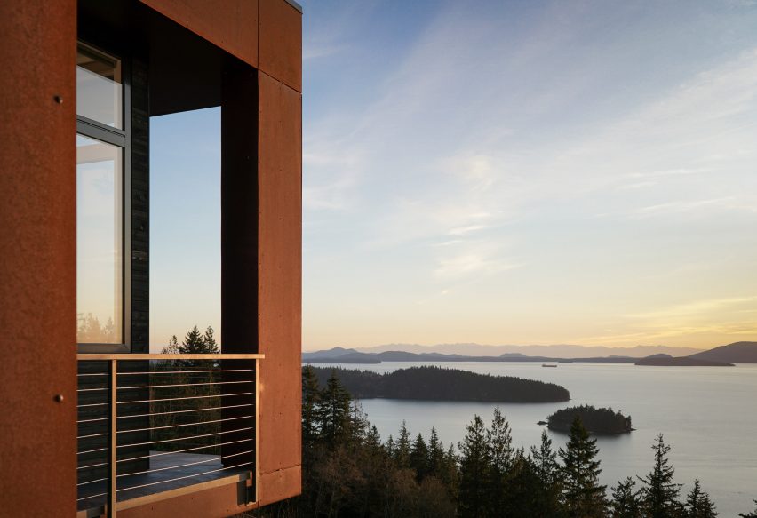 House On The Cove residence by Stephenson Design Collective in Bellingham, Washington