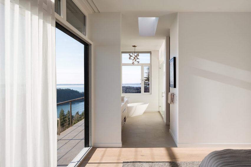 House On The Cove residence by Stephenson Design Collective in Bellingham, Washington