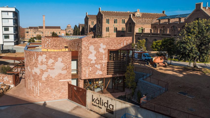Maggie's Barcelona / Kálida Sant Pau Centre by EMBT and Patricia Urqiuola in Barcelona, Spain