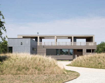 North Fork Bluff House by Resolution 4 Architecture
