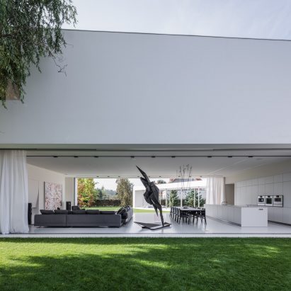 Moving terrace connects with living spaces at Robert Konieczny's Quadrant House