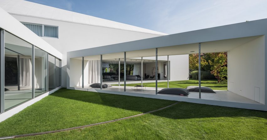 Moving terrace connects with living spaces at Robert Konieczny's Quadrant House