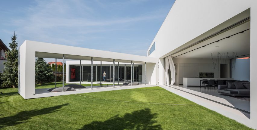 Moving terrace connects with living spaces at Robert Konieczny's Quadrant House