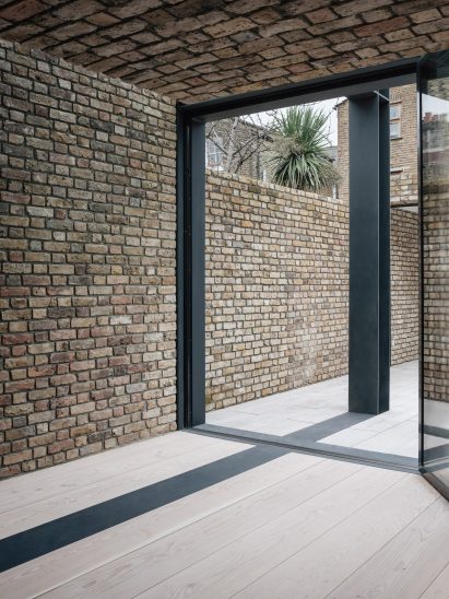 Repoussoir house extension by Con Form Architects