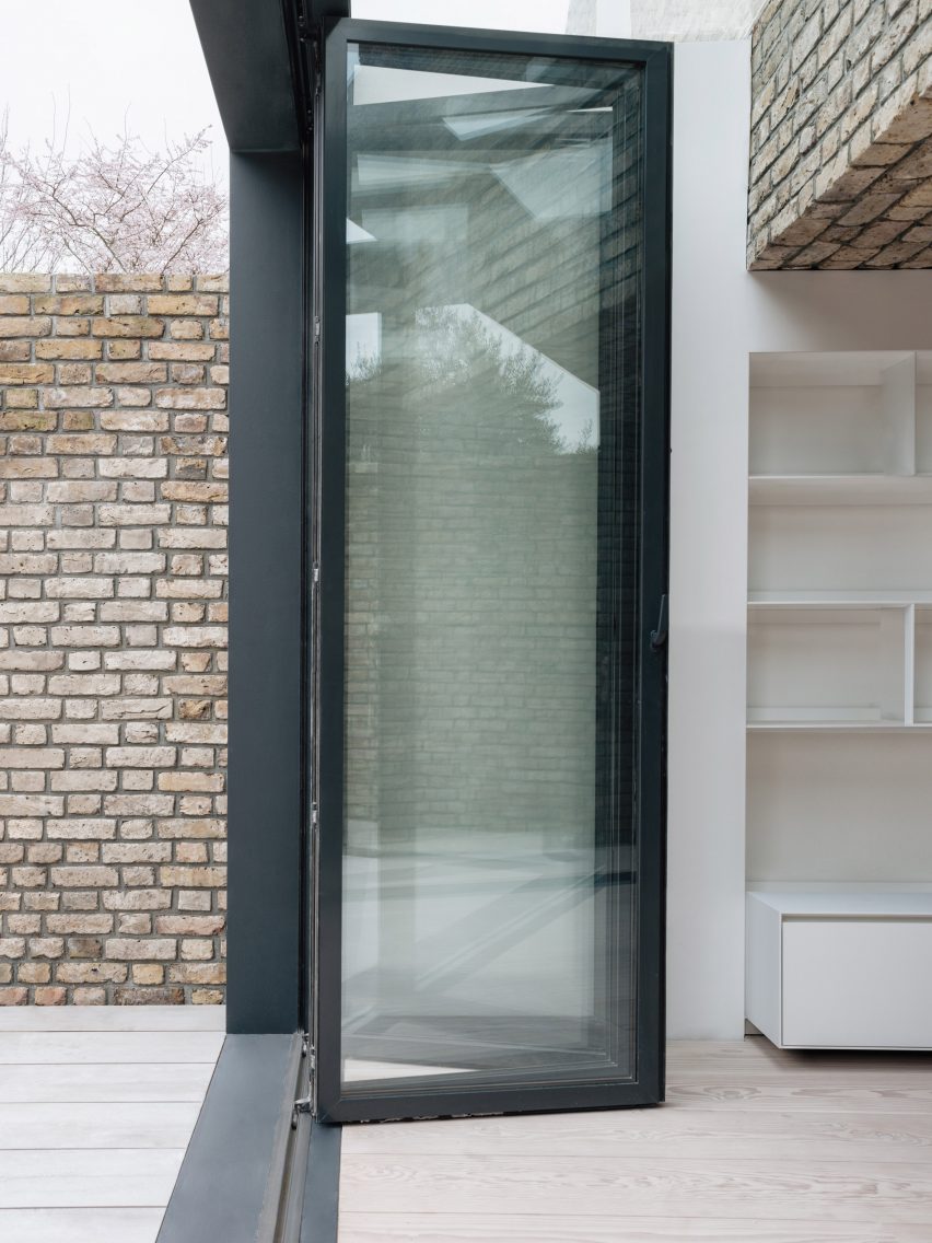 Repoussoir by Con Form Architects