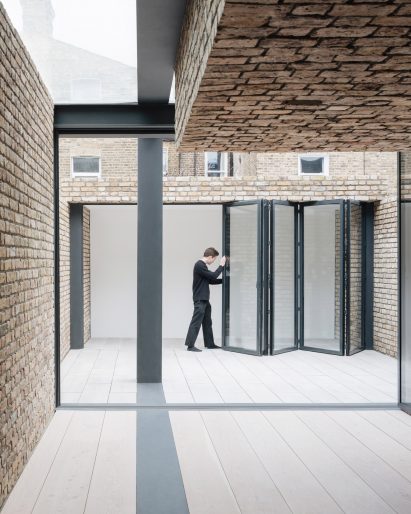 Repoussoir house extension by Con Form Architects