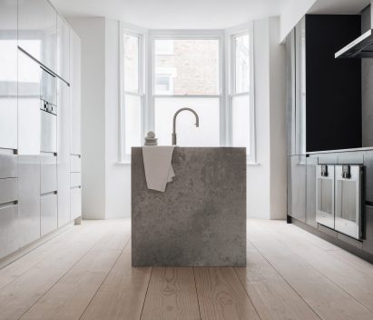 Kitchen in Repoussoir house renovation by Con Form Architects