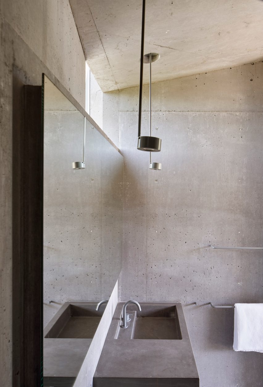 Ridge House residence by Mork Ulnes Architects in Sonoma, California