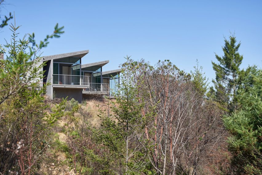Ridge House residence by Mork Ulnes Architects in Sonoma, California