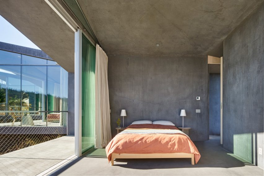 Ridge House residence by Mork Ulnes Architects in Sonoma, California