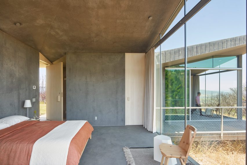 Ridge House residence by Mork Ulnes Architects in Sonoma, California