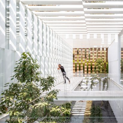 Bridges link two sides of Split House in Israel by Pitsou Kedem Architects