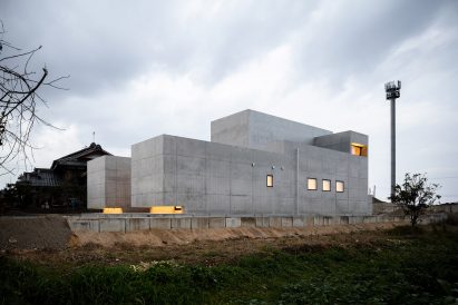 Exterior fortress Tranquil House by FORM Kouichi Kimura Architects