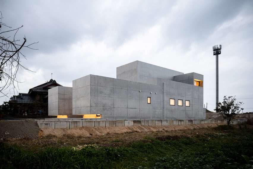 Exterior fortress Tranquil House by FORM Kouichi Kimura Architects