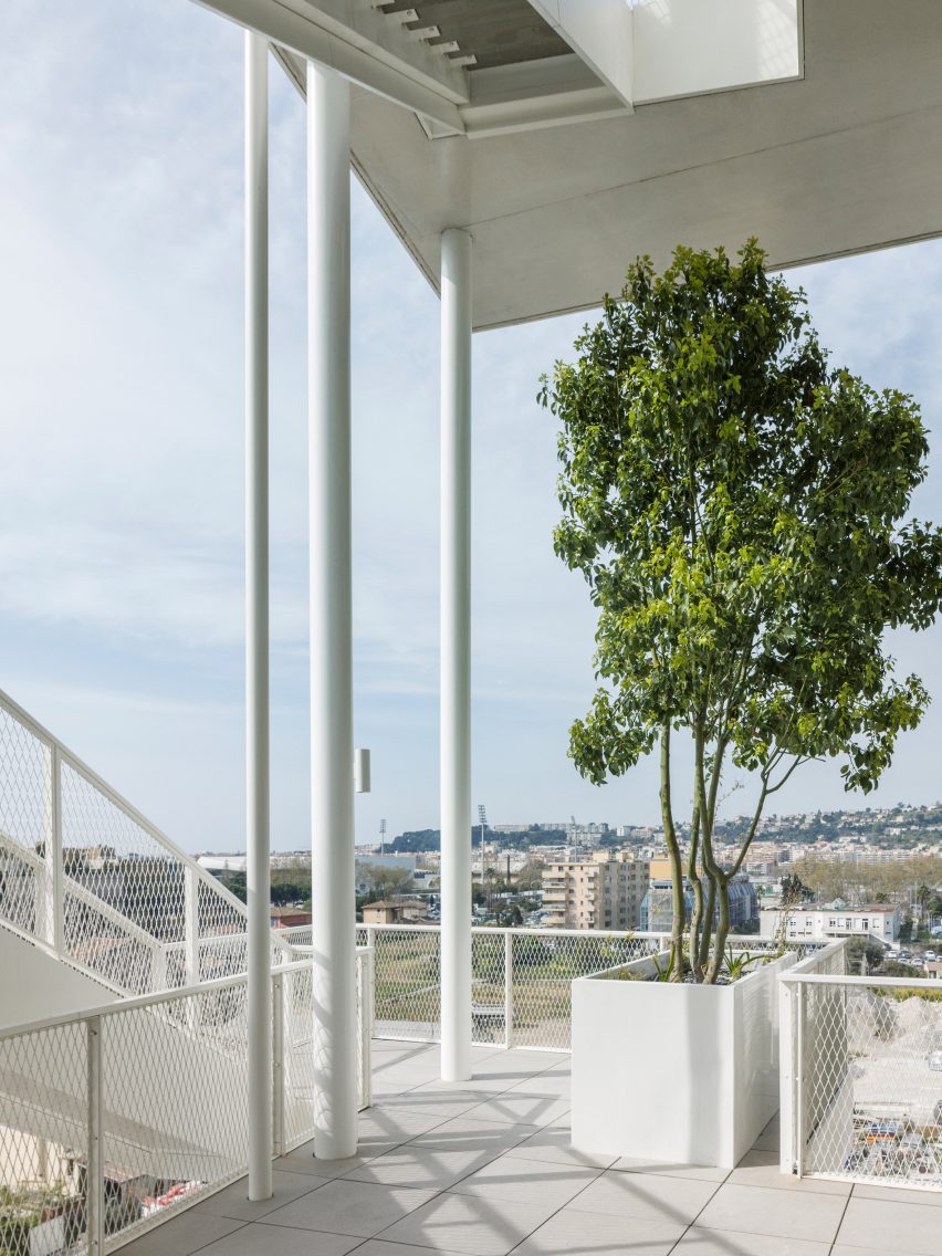 ANIS Office Building by Nicolas Laisné Architectes