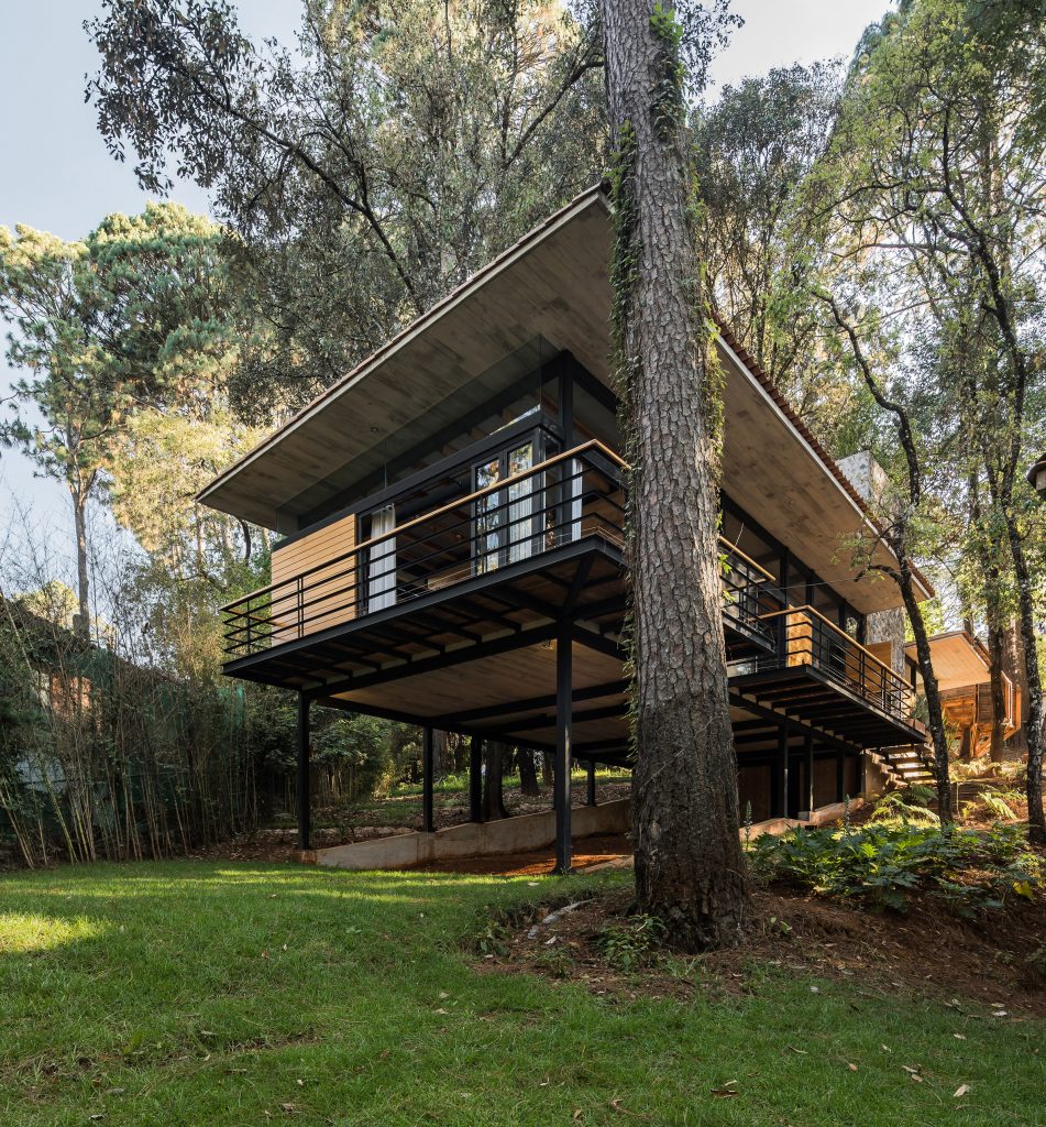 Casa Luzia by Saavedra Arquitectos in Avandaro, Mexico
