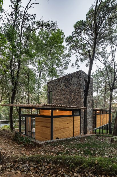 Casa Luzia by Saavedra Arquitectos in Avandaro, Mexico