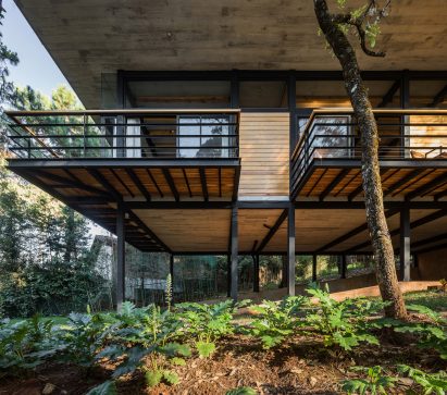 Casa Luzia by Saavedra Arquitectos in Avandaro, Mexico