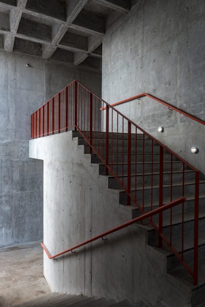Escuela Bancaria y Comercial (EBC) school in Aguascalientes, Mexico by Ignacio Urquiza Arquitectos
