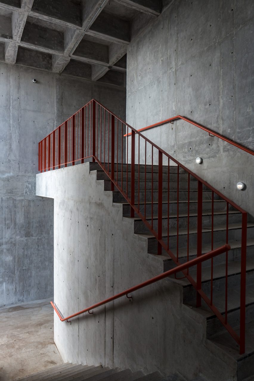 Escuela Bancaria y Comercial (EBC) school in Aguascalientes, Mexico by Ignacio Urquiza Arquitectos