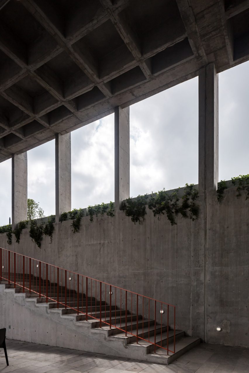 Escuela Bancaria y Comercial (EBC) school in Aguascalientes, Mexico by Ignacio Urquiza Arquitectos