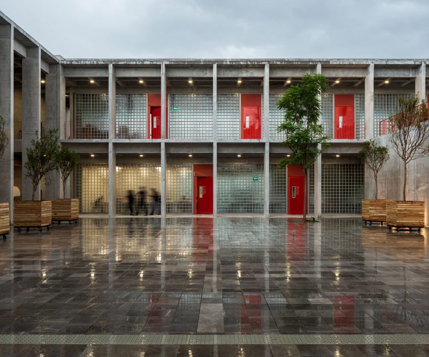 Escuela Bancaria y Comercial (EBC) school in Aguascalientes, Mexico by Ignacio Urquiza Arquitectos
