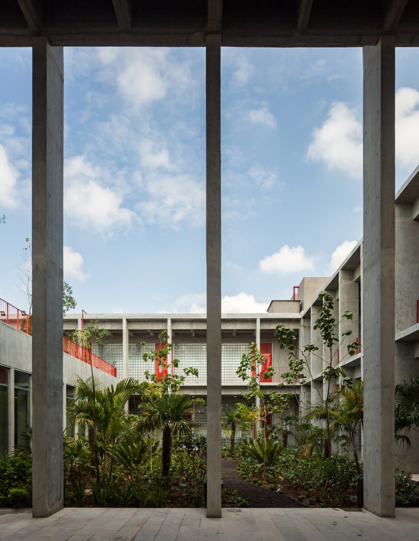Escuela Bancaria y Comercial (EBC) school in Aguascalientes, Mexico by Ignacio Urquiza Arquitectos
