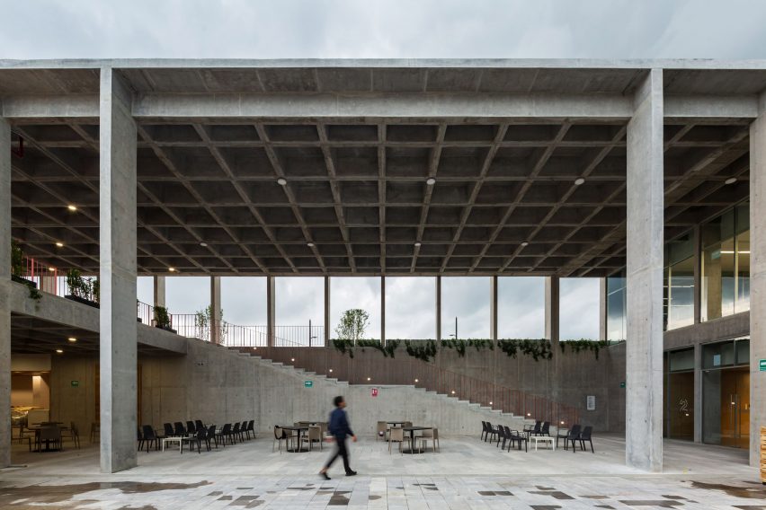 Escuela Bancaria y Comercial (EBC) school in Aguascalientes, Mexico by Ignacio Urquiza Arquitectos