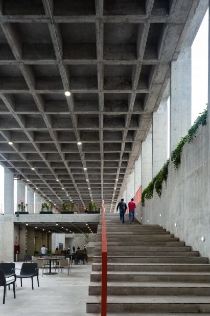 Escuela Bancaria y Comercial (EBC) school in Aguascalientes, Mexico by Ignacio Urquiza Arquitectos