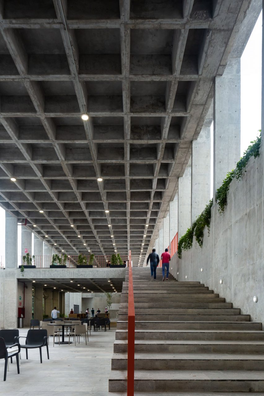 Escuela Bancaria y Comercial (EBC) school in Aguascalientes, Mexico by Ignacio Urquiza Arquitectos