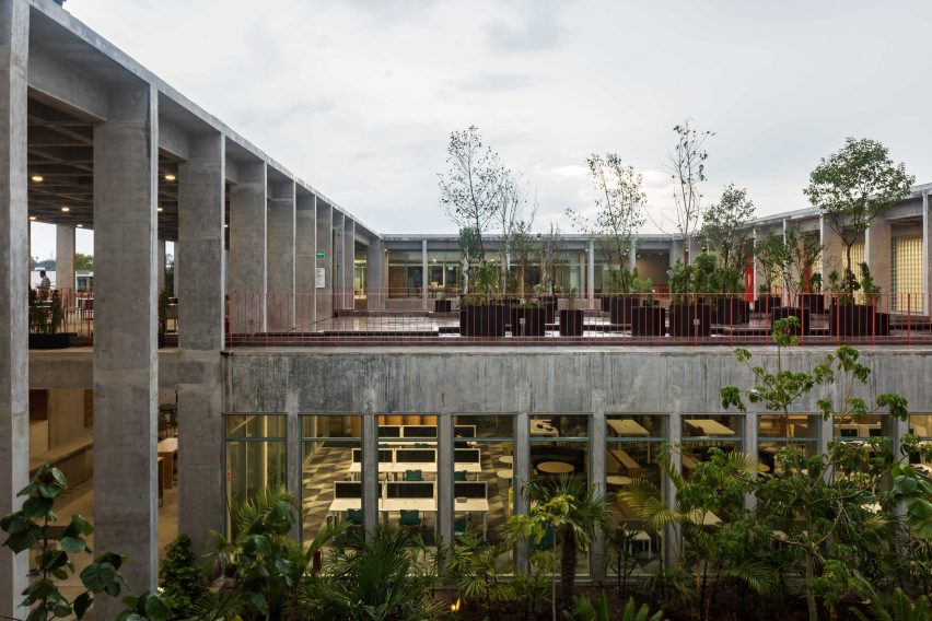 Escuela Bancaria y Comercial (EBC) school in Aguascalientes, Mexico by Ignacio Urquiza Arquitectos
