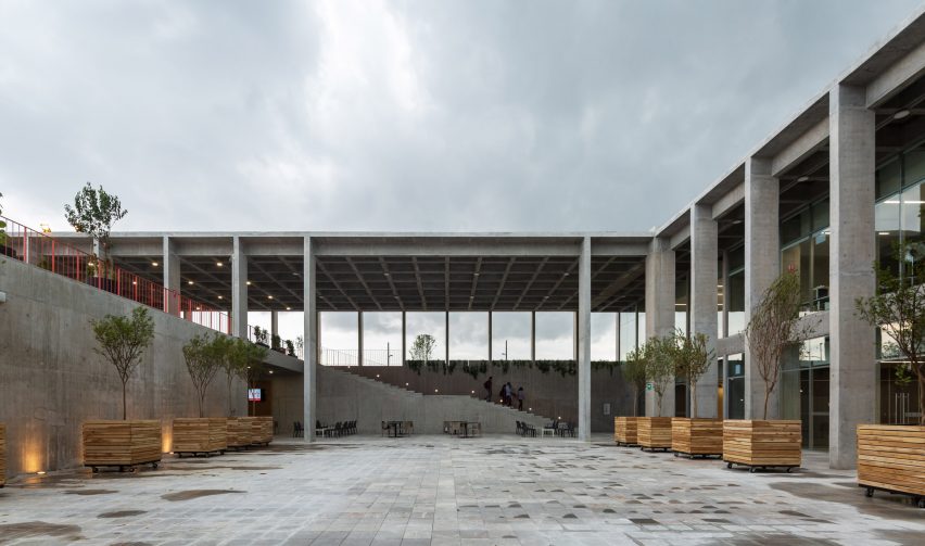Escuela Bancaria y Comercial (EBC) school in Aguascalientes, Mexico by Ignacio Urquiza Arquitectos
