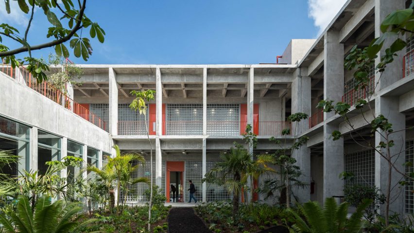 Escuela Bancaria y Comercial (EBC) school in Aguascalientes, Mexico by Ignacio Urquiza Arquitectos