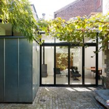 Artesk van Royen Architecten designs extension for 17th-century Dutch house