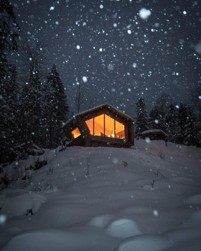 Fuglemyrhytta self-service cabin overlooking the Oslofjord in Norway by Snøhetta