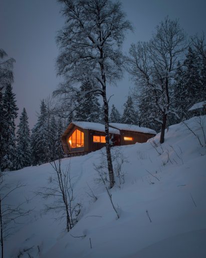 Fuglemyrhytta self-service cabin overlooking the Oslofjord in Norway by Snøhetta