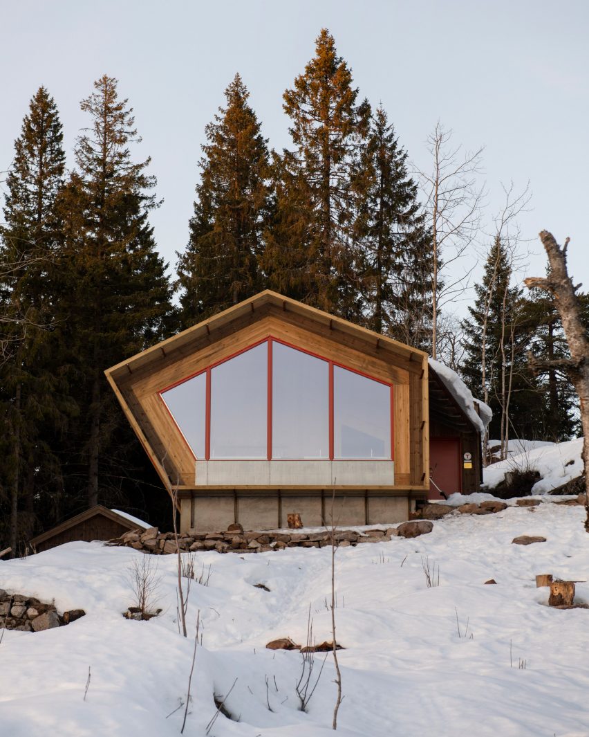 Fuglemyrhytta self-service cabin overlooking the Oslofjord in Norway by Snøhetta