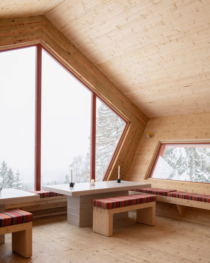 Fuglemyrhytta self-service cabin overlooking the Oslofjord in Norway by Snøhetta