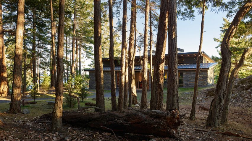 Hillside Sanctuary and guest house by Hoedemaker Pfeiffer in Washington state
