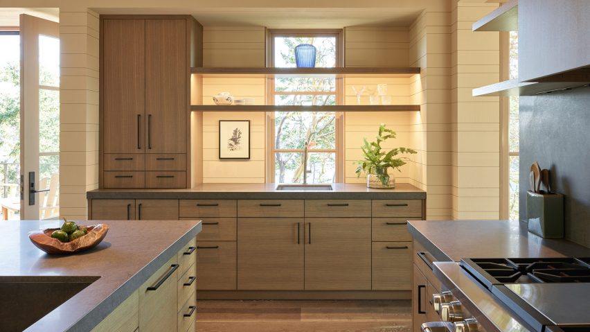 Hillside Sanctuary and guest house by Hoedemaker Pfeiffer in Washington state