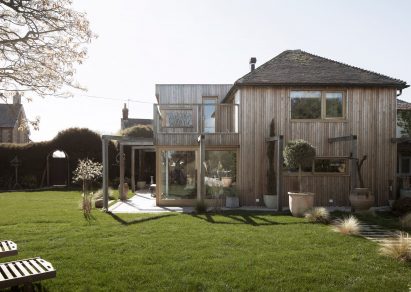 Island Cottage by Pail Cashin Architects,
