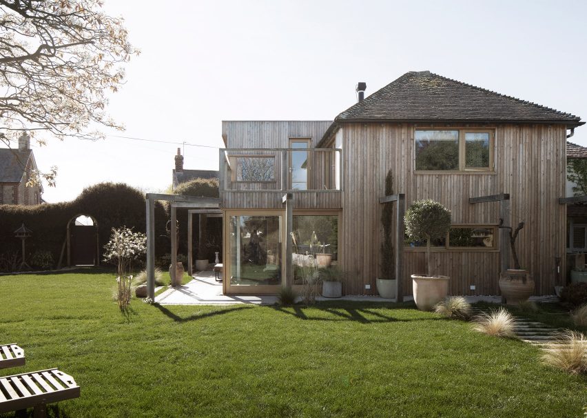 Island Cottage by Pail Cashin Architects,