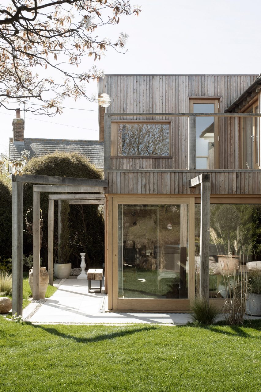 Island Cottage by Paul Cashin Architects
