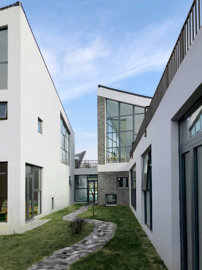 Jiangsu Beisha Kindergarten by Crossboundaries