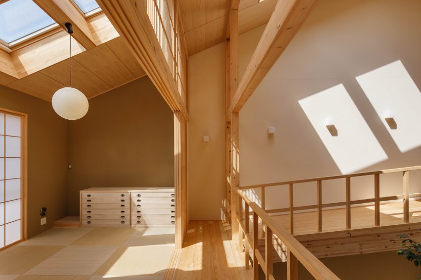 07Beach arrange Kyoto home around glass-fronted bathroom